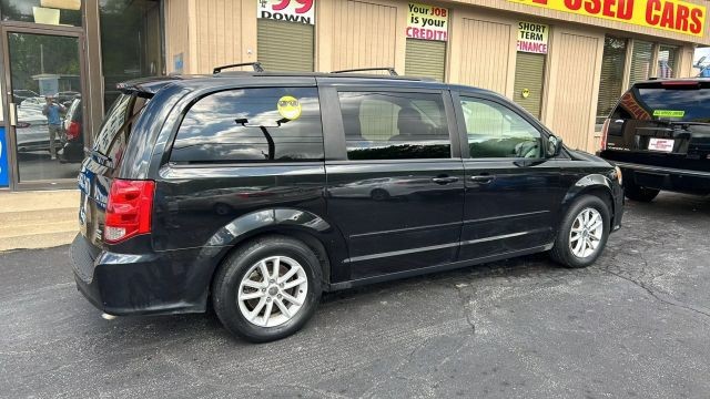 2016 Dodge Grand Caravan SXT Minivan 4D photo