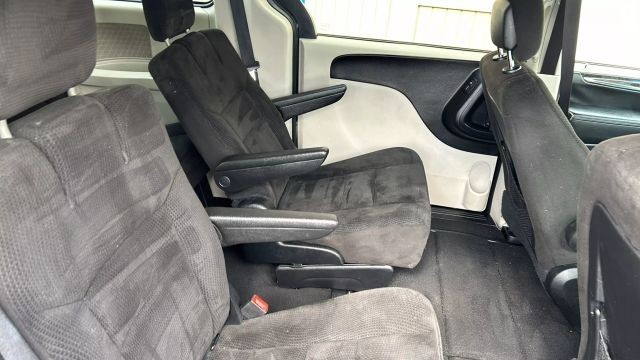 2016 Dodge Grand Caravan SXT Minivan 4D photo