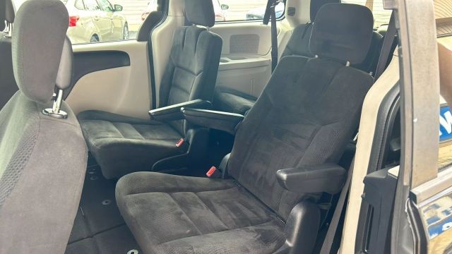 2016 Dodge Grand Caravan SXT Minivan 4D photo