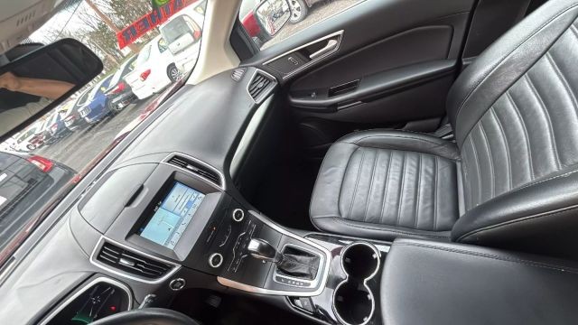 2018 Ford Edge SEL Sport Utility 4D photo