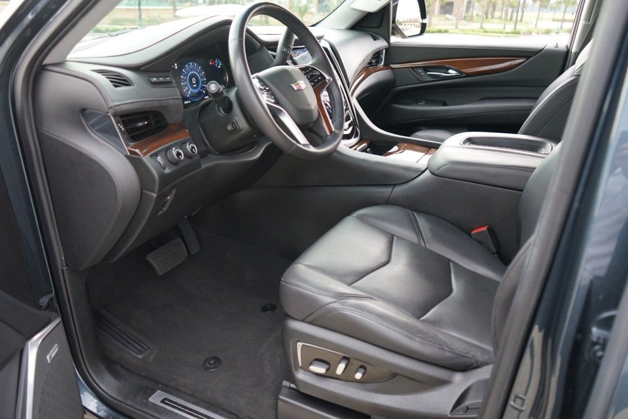 2020 Cadillac Escalade 4WD 4dr Premium Luxury photo