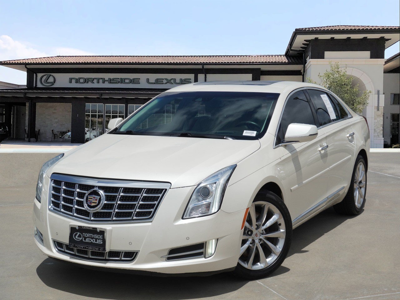 White 2013 Cadillac XTS Premium FWD Sedan Front-Wheel Drive 6-Speed Automatic
