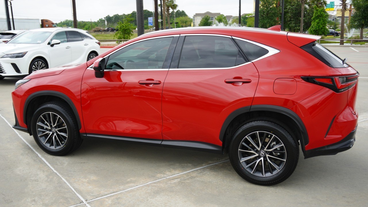 View vehicle photo 5