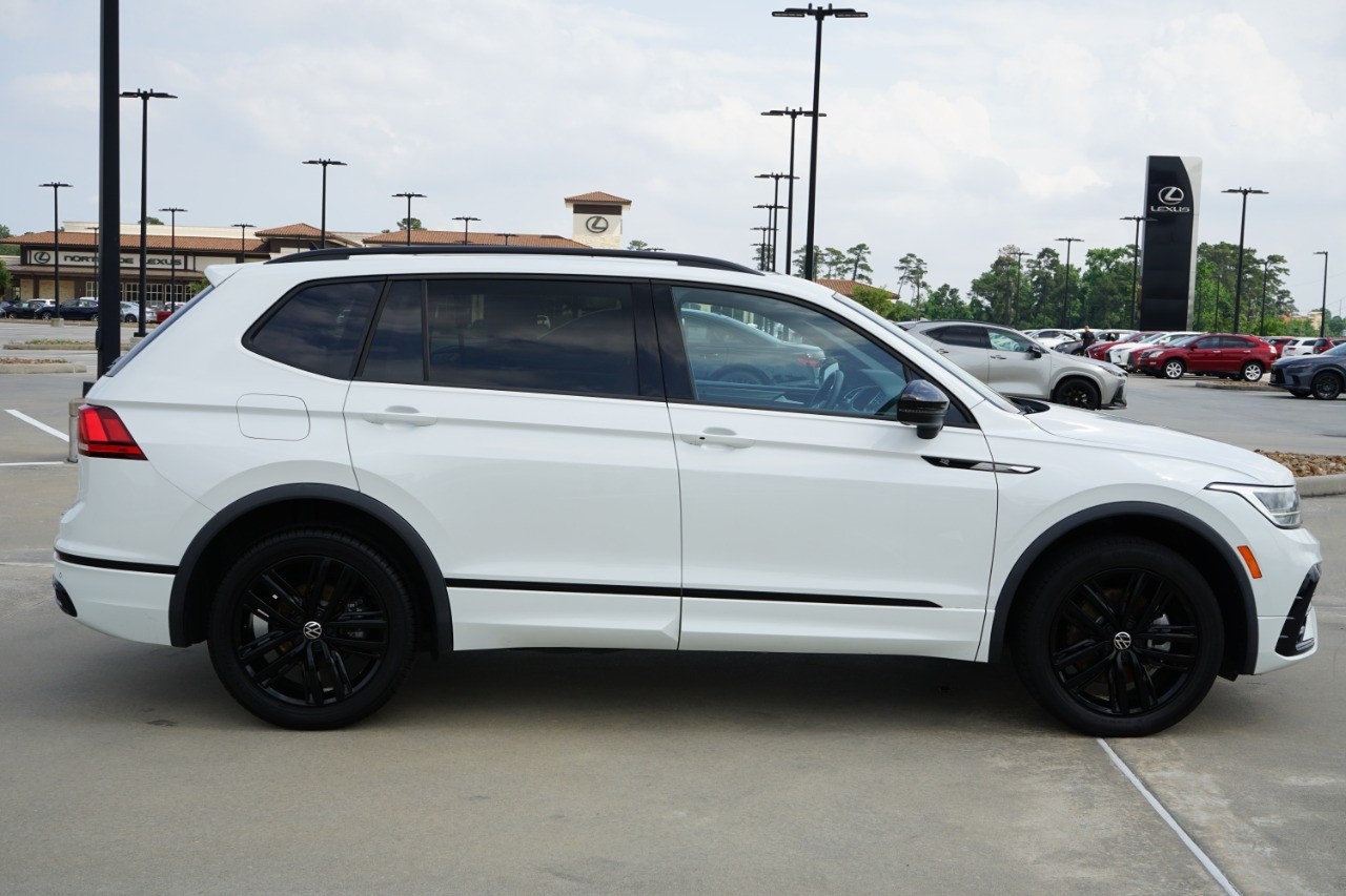 2022 Volkswagen Tiguan 2.0T SE R-Line Black 4MOTION photo