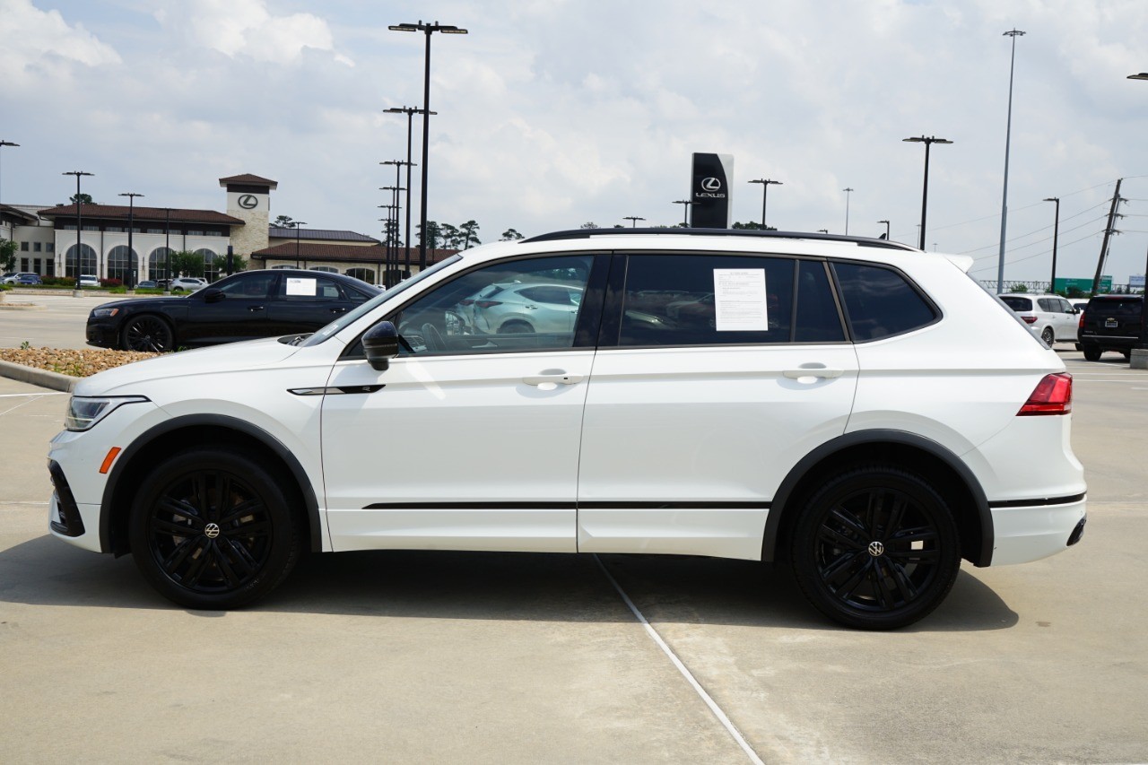 2022 Volkswagen Tiguan 2.0T SE R-Line Black 4MOTION photo