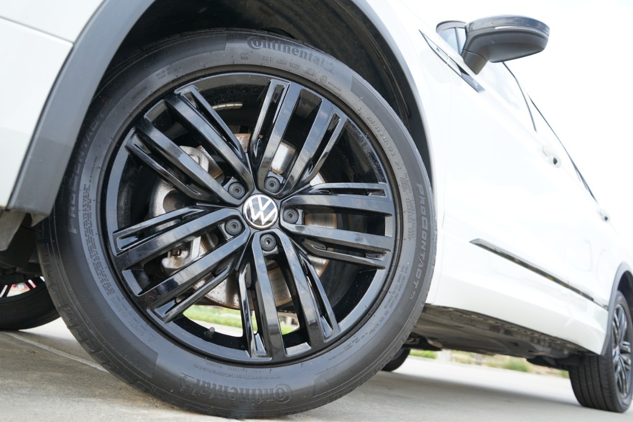 2022 Volkswagen Tiguan 2.0T SE R-Line Black 4MOTION photo