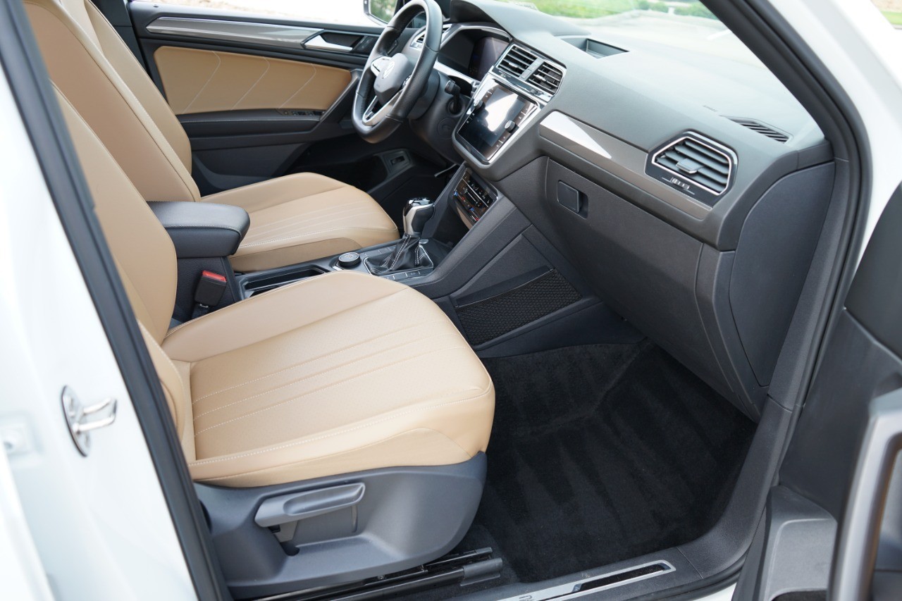 2022 Volkswagen Tiguan 2.0T SE R-Line Black 4MOTION photo