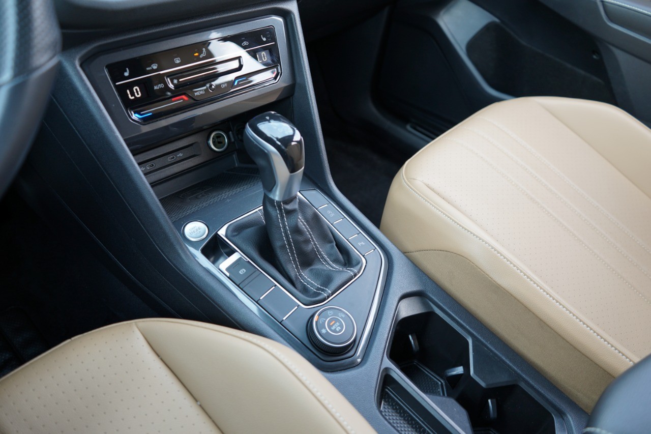 2022 Volkswagen Tiguan 2.0T SE R-Line Black 4MOTION photo
