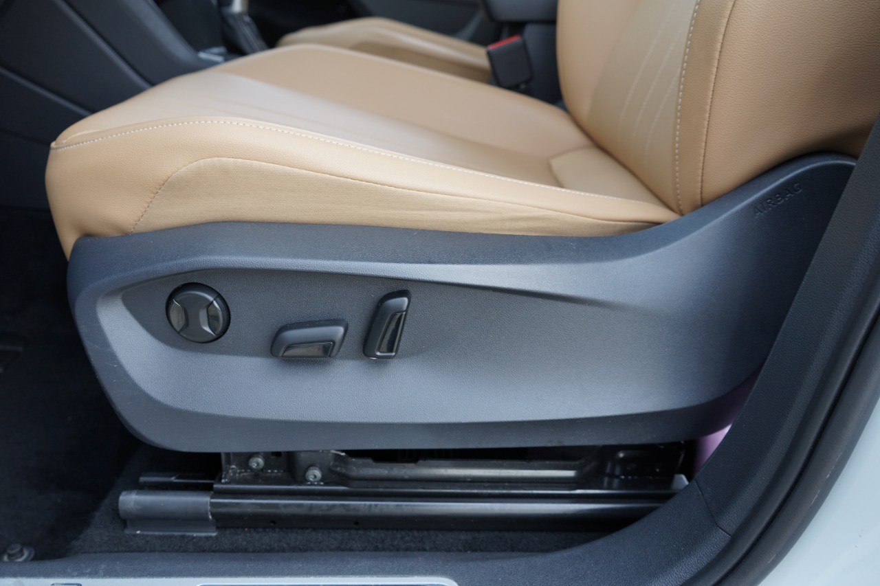 2022 Volkswagen Tiguan 2.0T SE R-Line Black 4MOTION photo