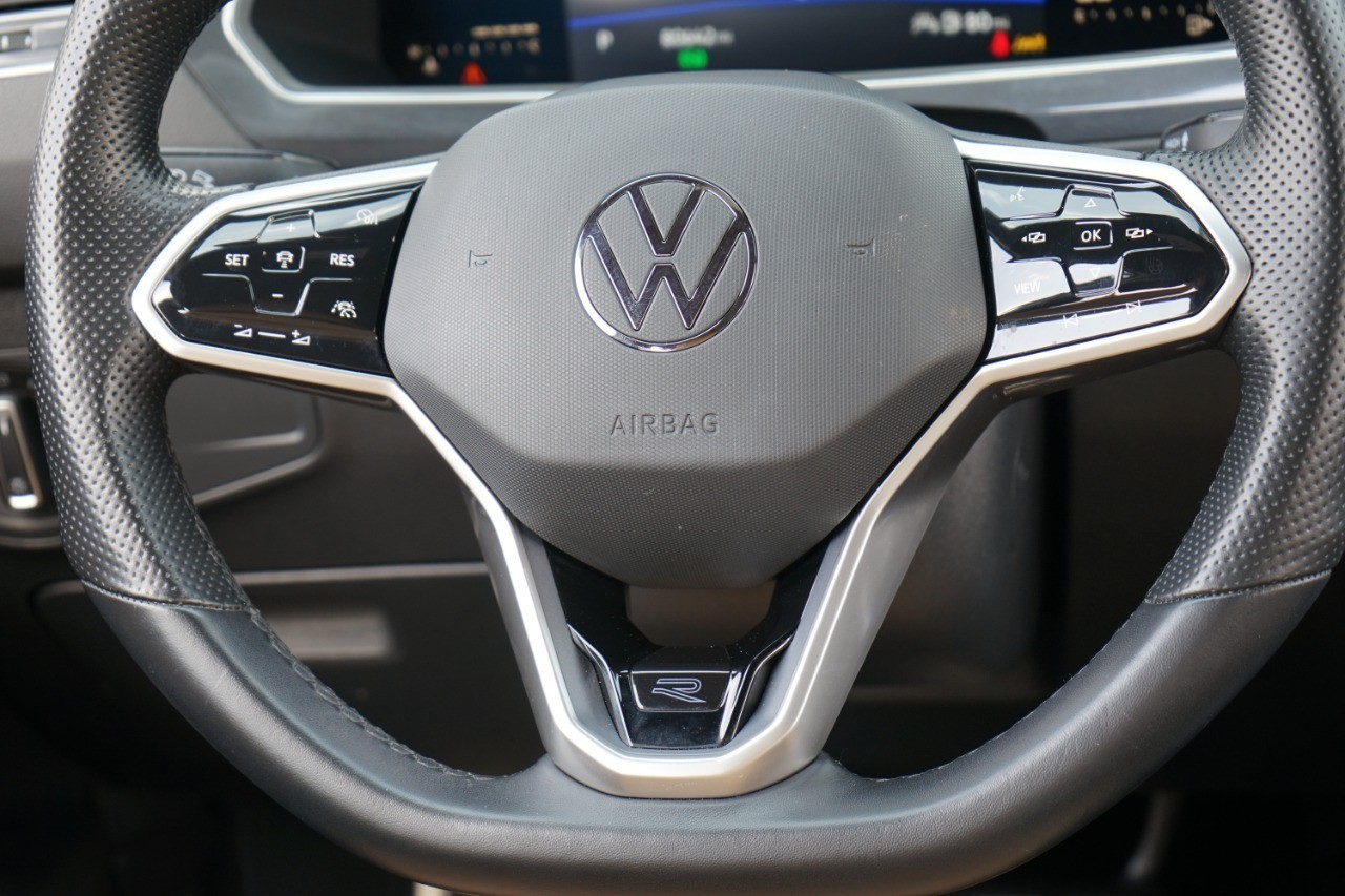 2022 Volkswagen Tiguan 2.0T SE R-Line Black 4MOTION photo