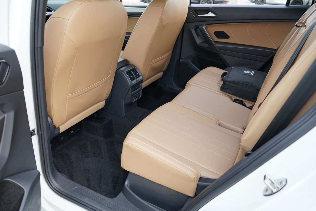 2022 Volkswagen Tiguan 2.0T SE R-Line Black 4MOTION photo