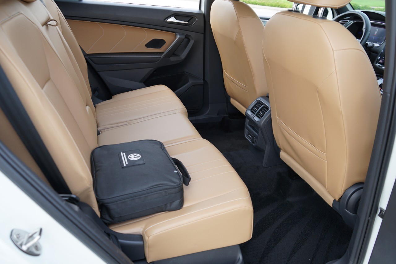 2022 Volkswagen Tiguan 2.0T SE R-Line Black 4MOTION photo