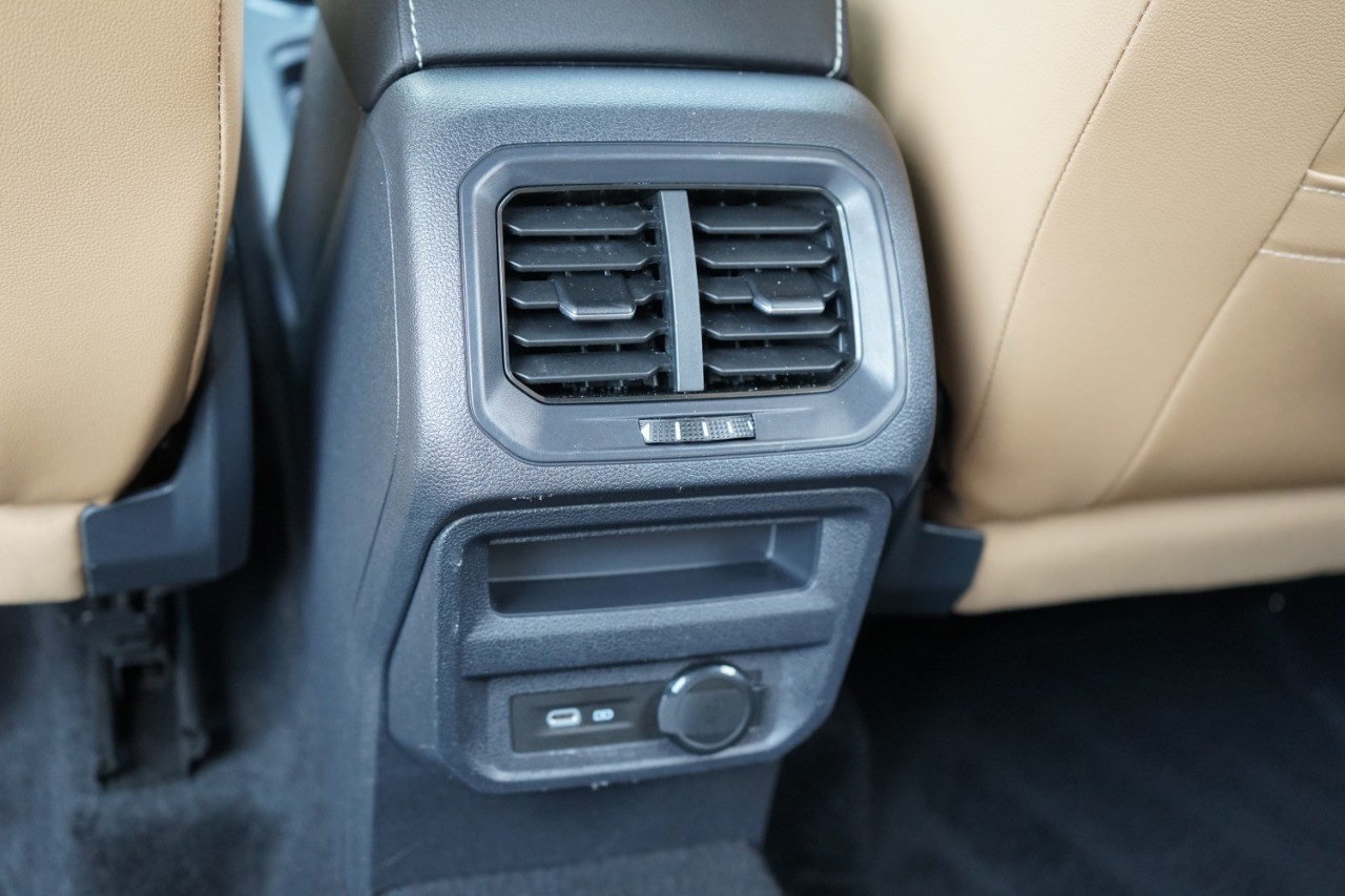 2022 Volkswagen Tiguan 2.0T SE R-Line Black 4MOTION photo