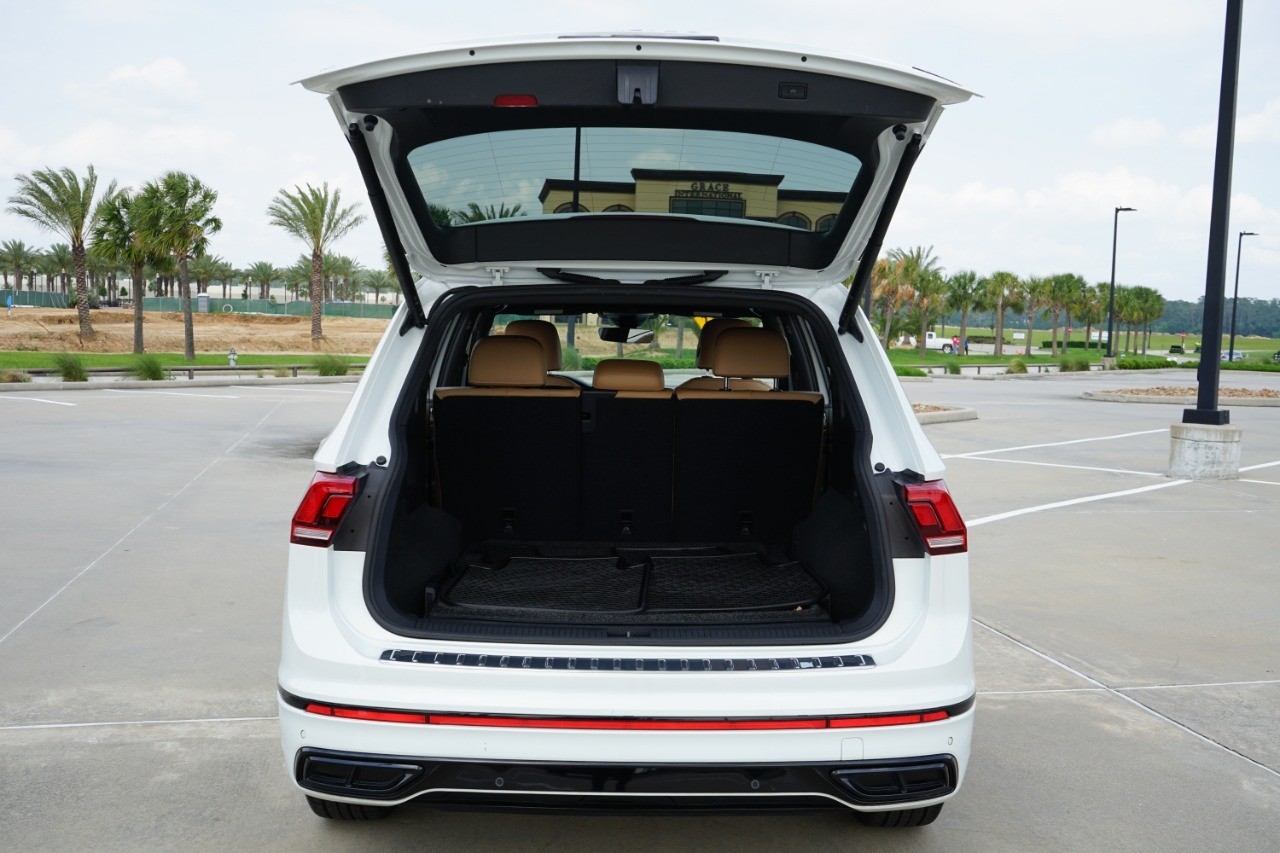 2022 Volkswagen Tiguan 2.0T SE R-Line Black 4MOTION photo