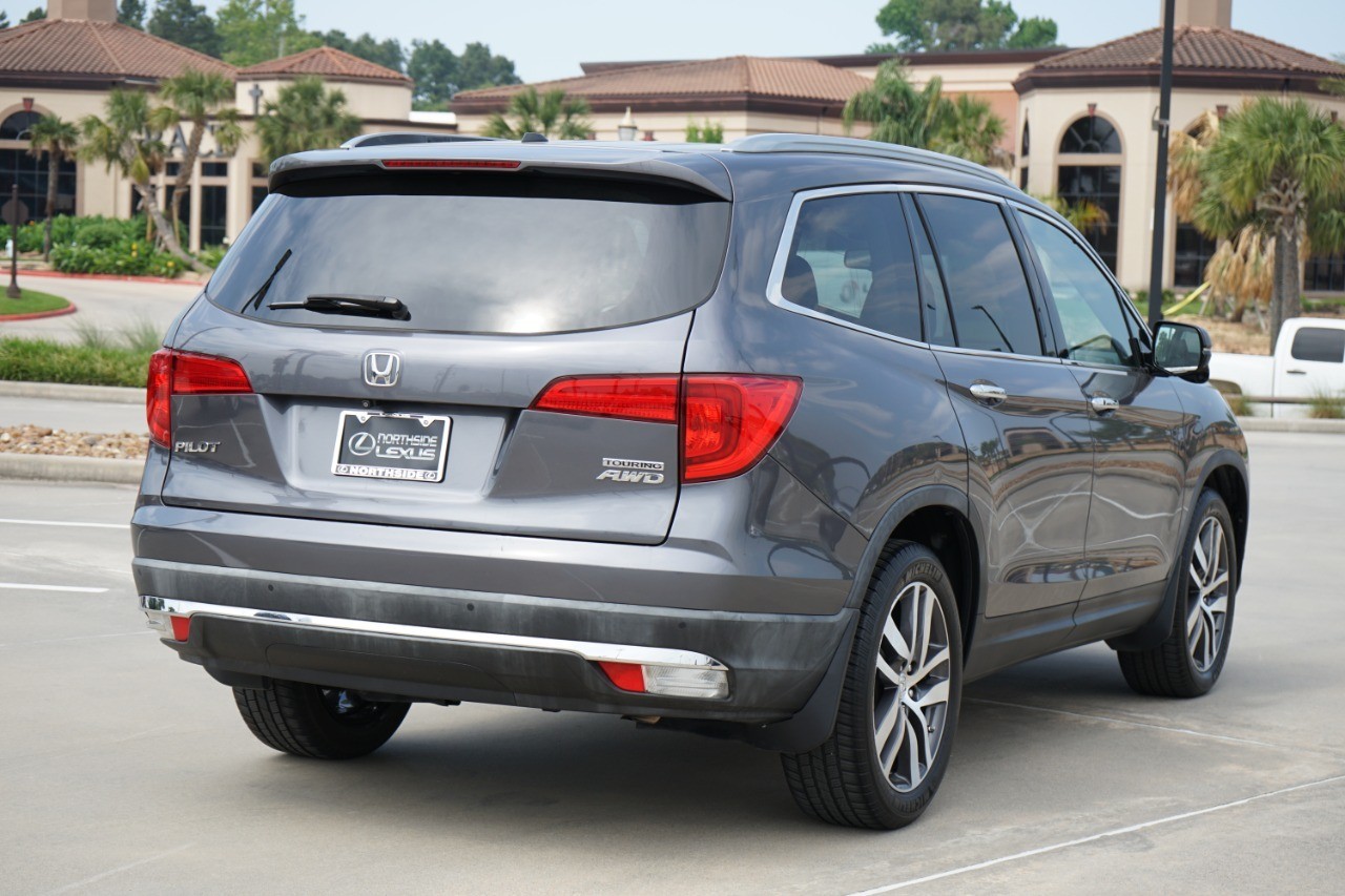 2018 Honda Pilot Touring AWD photo