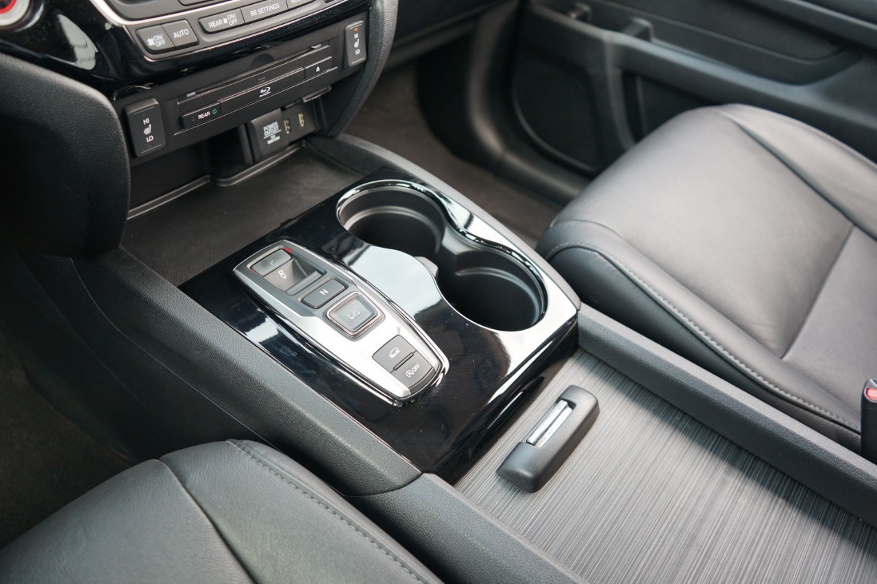 2018 Honda Pilot Touring AWD photo