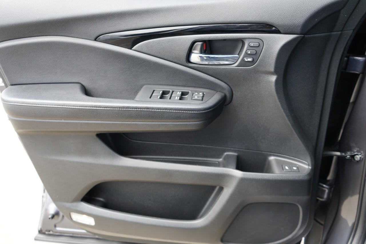 2018 Honda Pilot Touring AWD photo