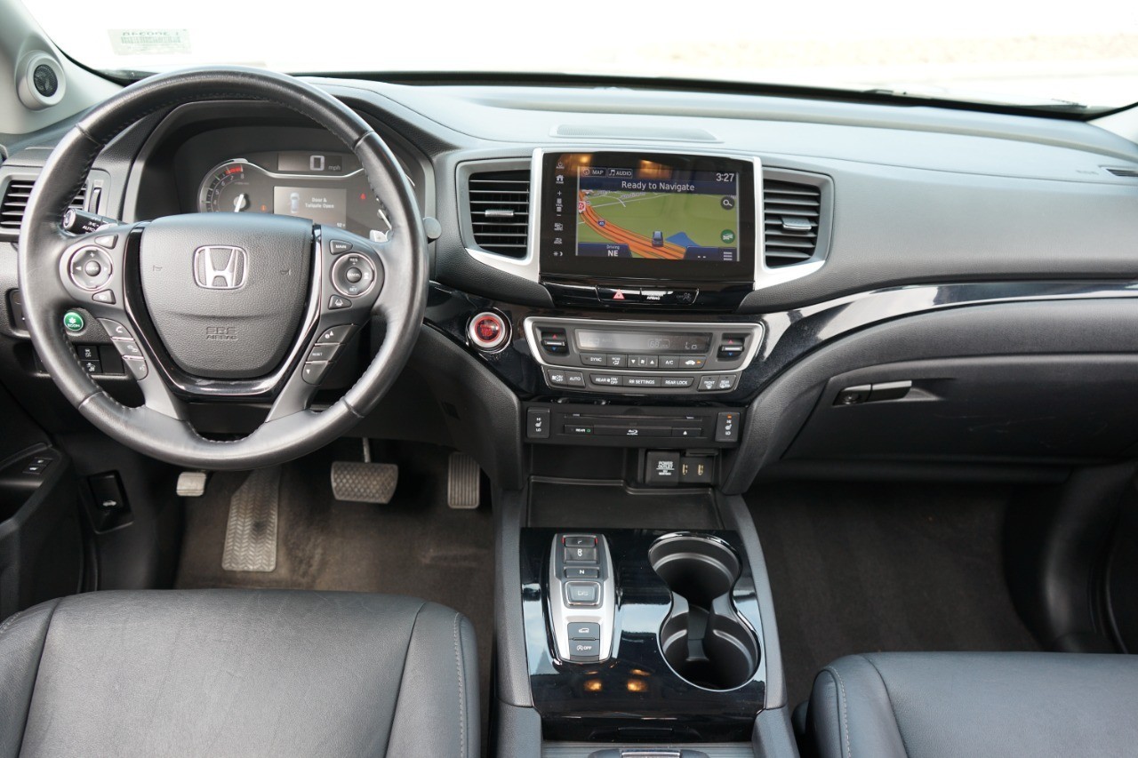 2018 Honda Pilot Touring AWD photo