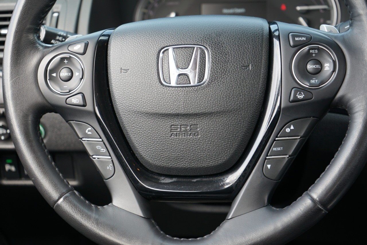 2018 Honda Pilot Touring AWD photo