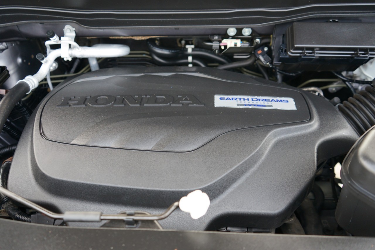 2018 Honda Pilot Touring AWD photo