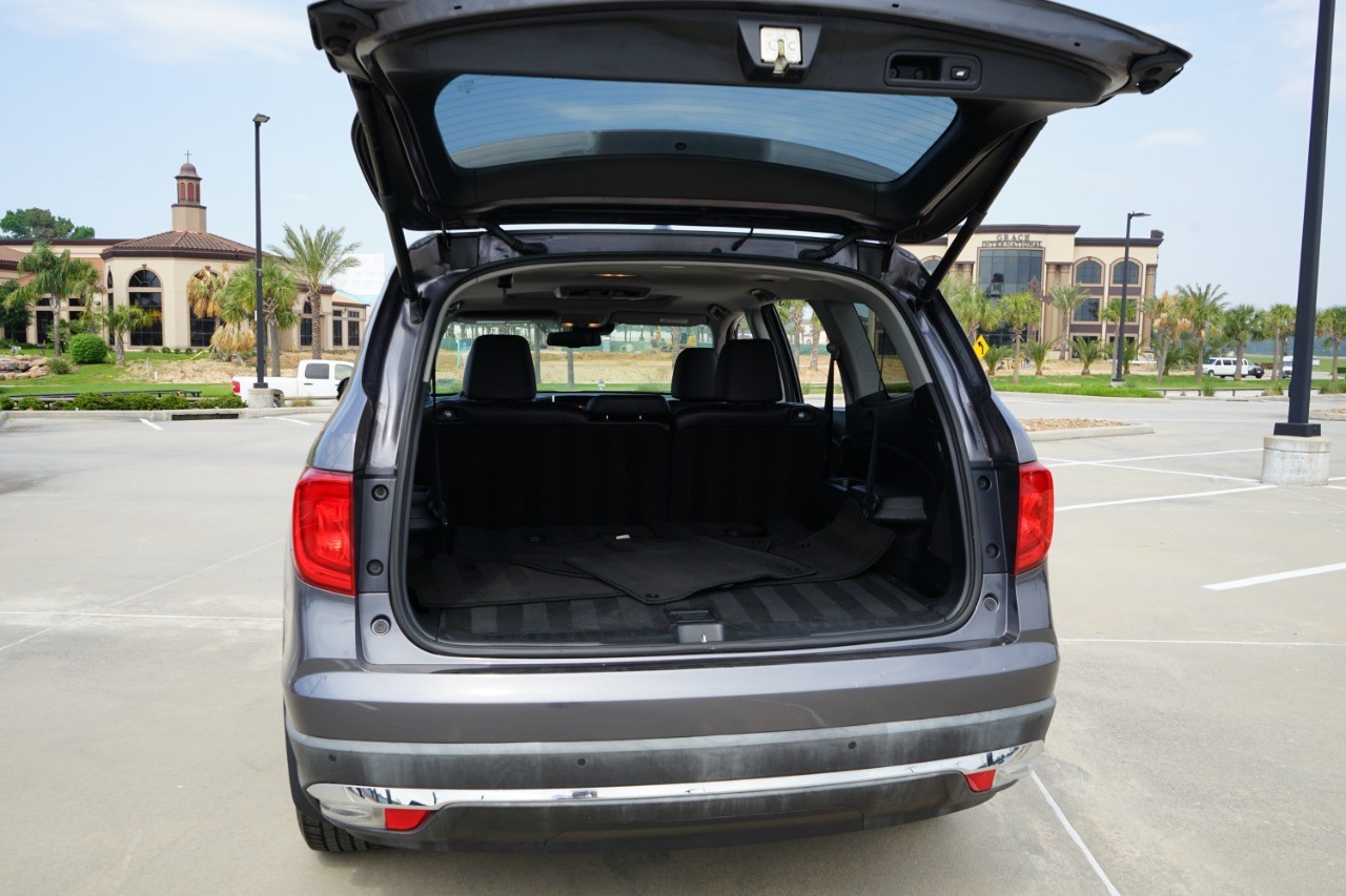 2018 Honda Pilot Touring AWD photo