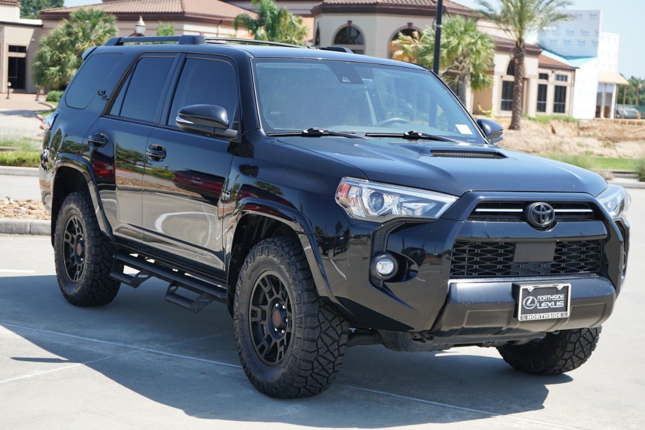 2021 Toyota 4Runner TRD Off Road Premium 4WD (Natl photo