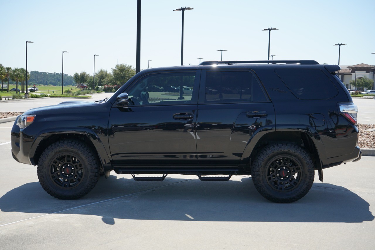 2021 Toyota 4Runner TRD Off Road Premium 4WD (Natl photo