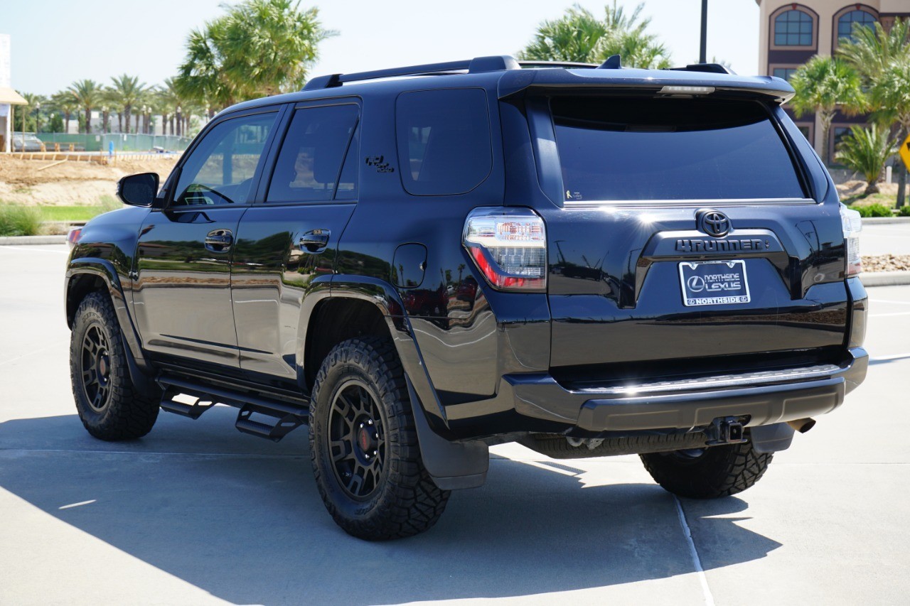2021 Toyota 4Runner TRD Off Road Premium 4WD (Natl photo
