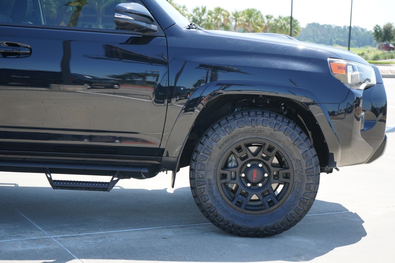 2021 Toyota 4Runner TRD Off Road Premium 4WD (Natl photo