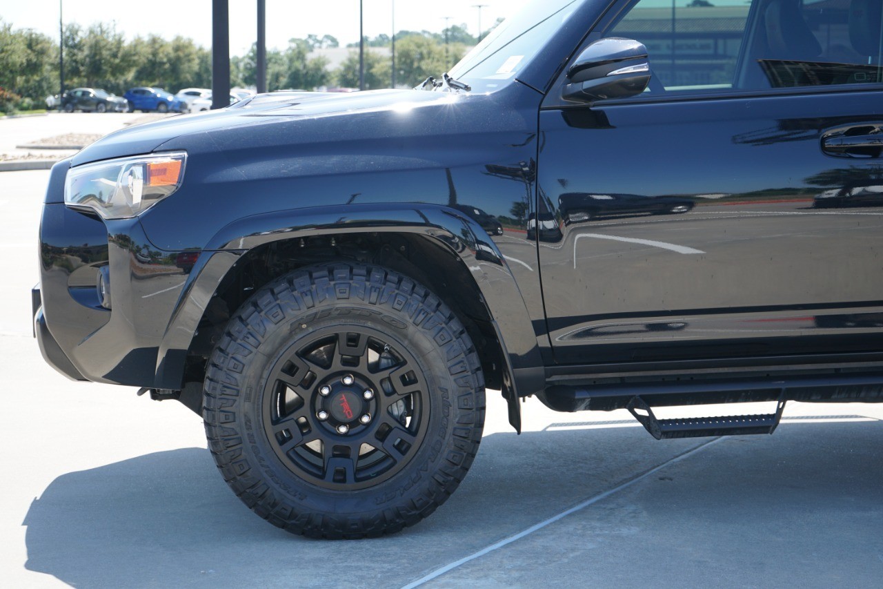2021 Toyota 4Runner TRD Off Road Premium 4WD (Natl photo