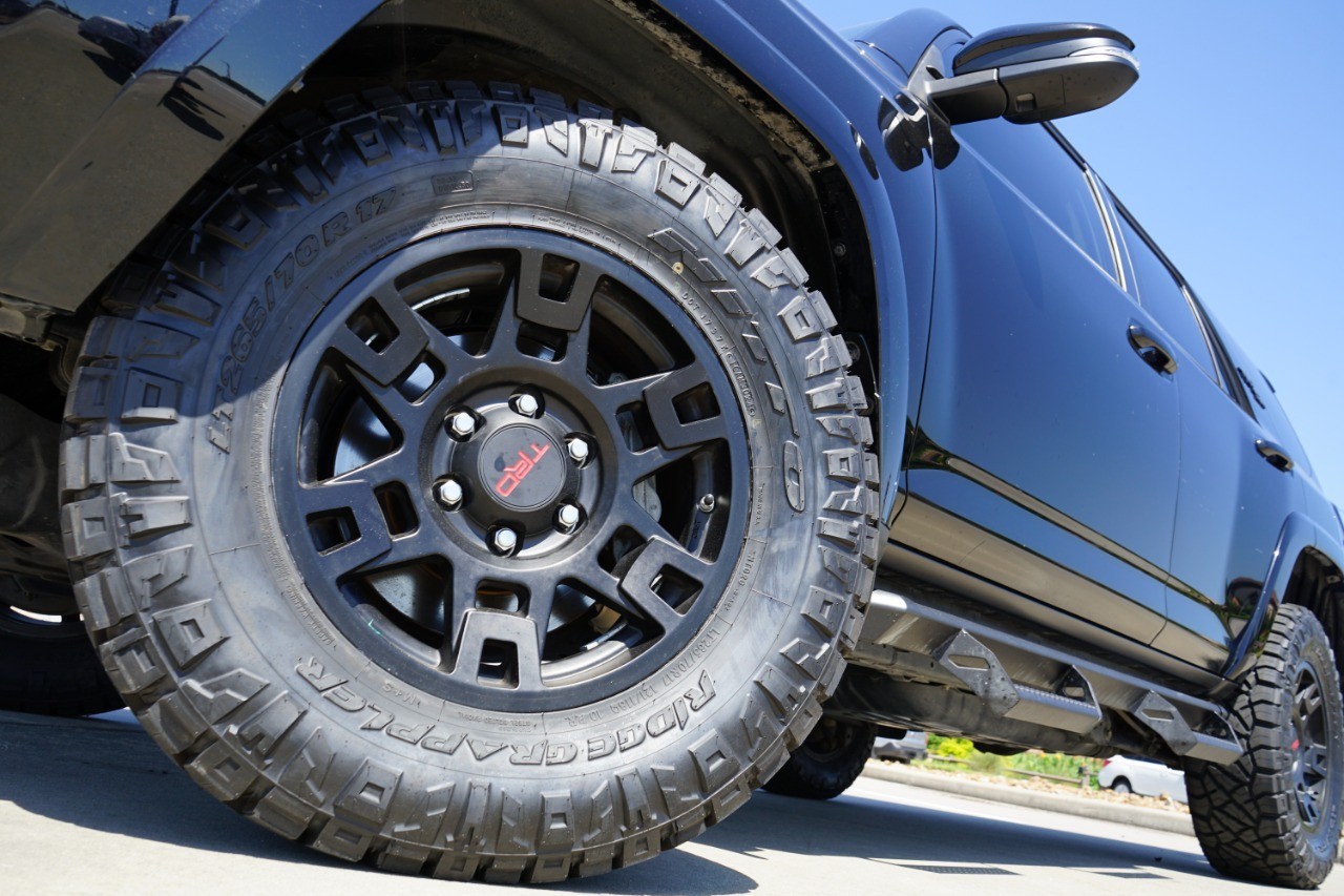 2021 Toyota 4Runner TRD Off Road Premium 4WD (Natl photo