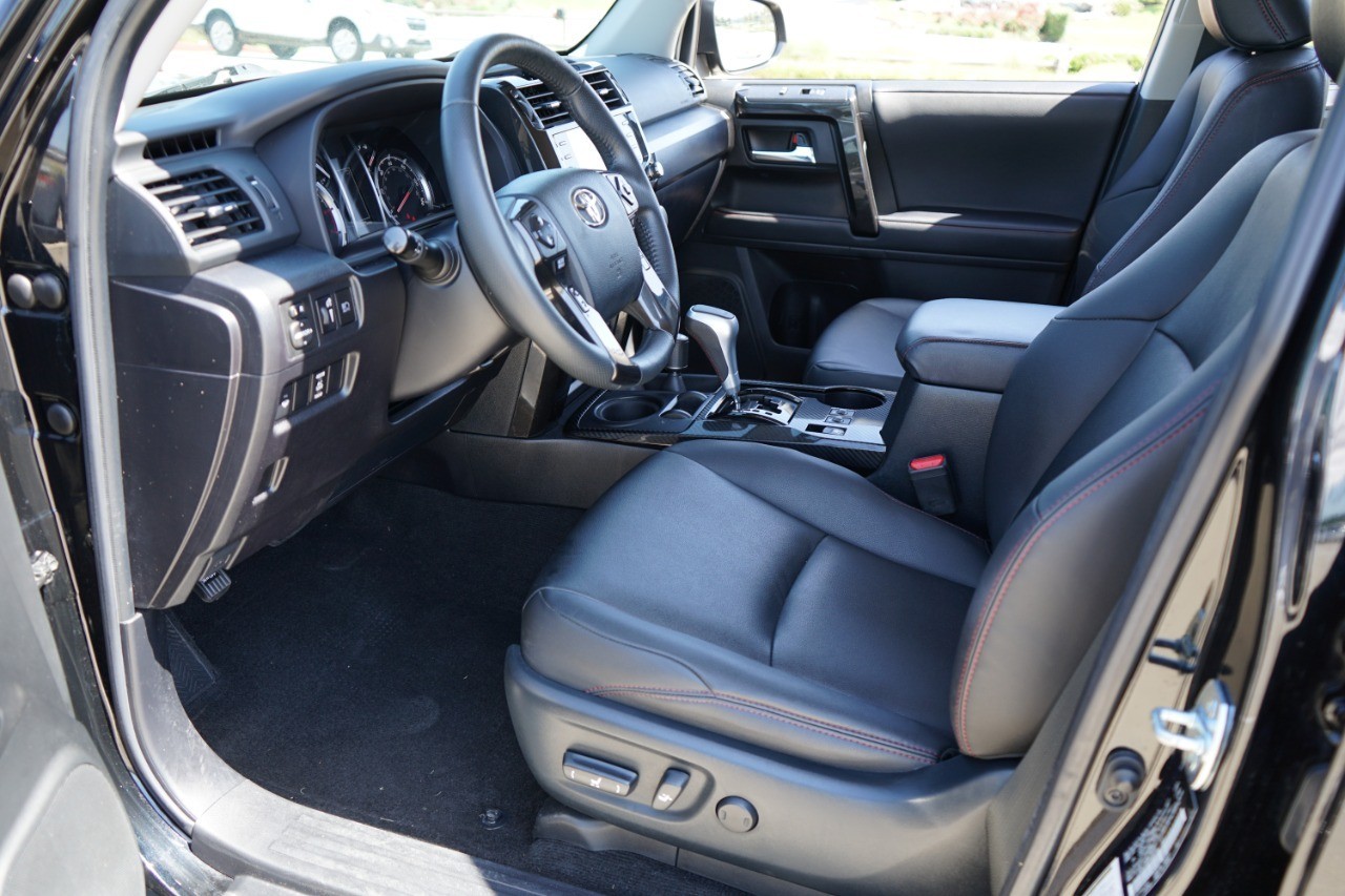 2021 Toyota 4Runner TRD Off Road Premium 4WD (Natl photo