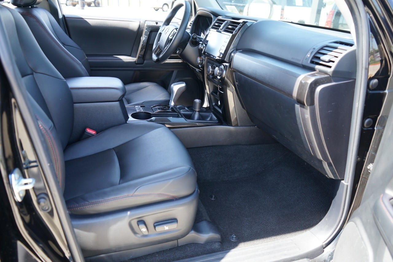 2021 Toyota 4Runner TRD Off Road Premium 4WD (Natl photo