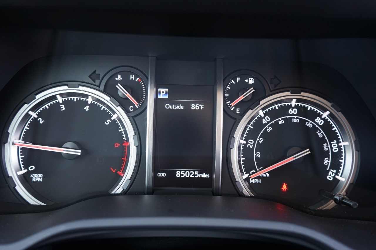 2021 Toyota 4Runner TRD Off Road Premium 4WD (Natl photo