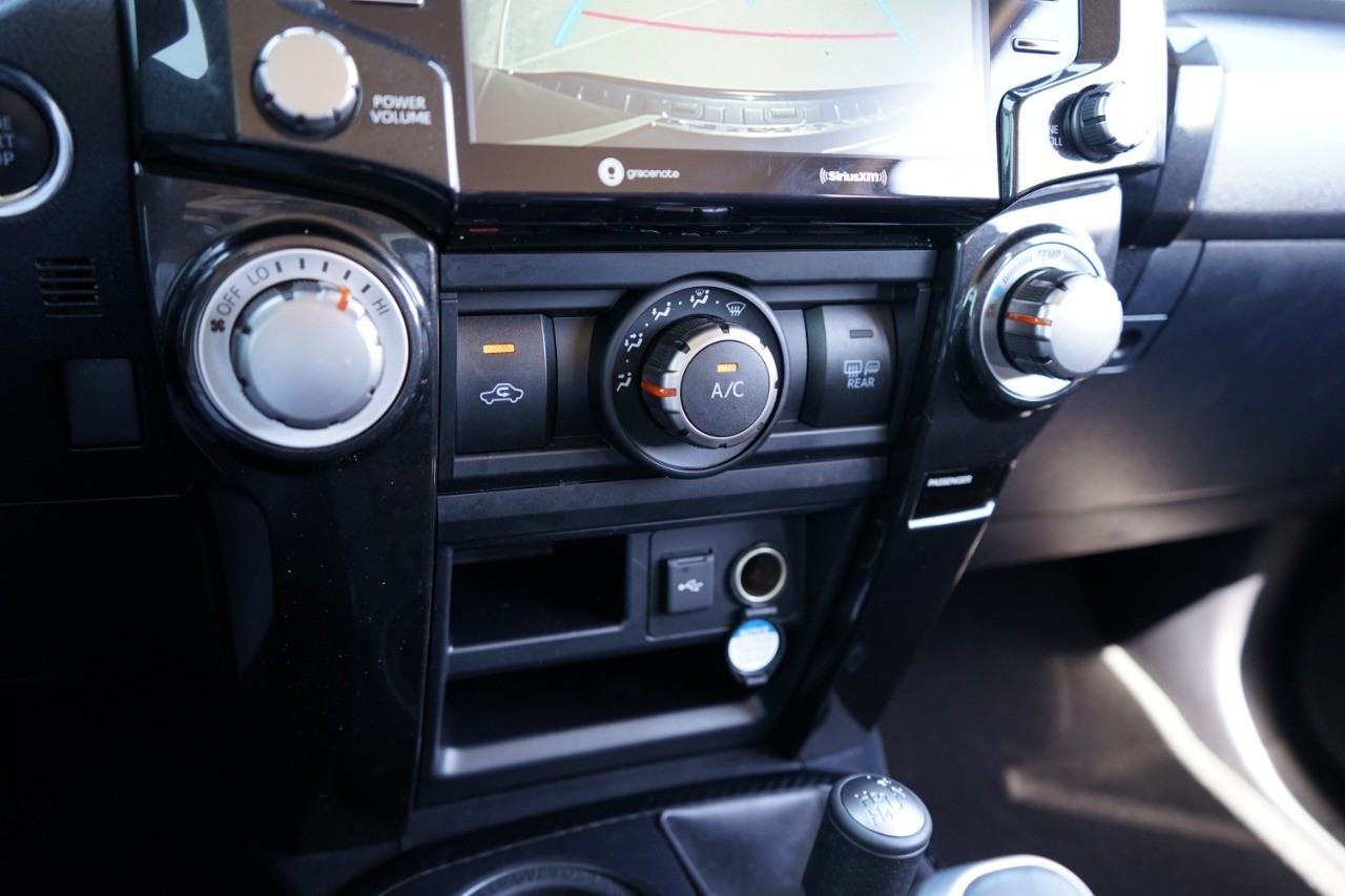 2021 Toyota 4Runner TRD Off Road Premium 4WD (Natl photo