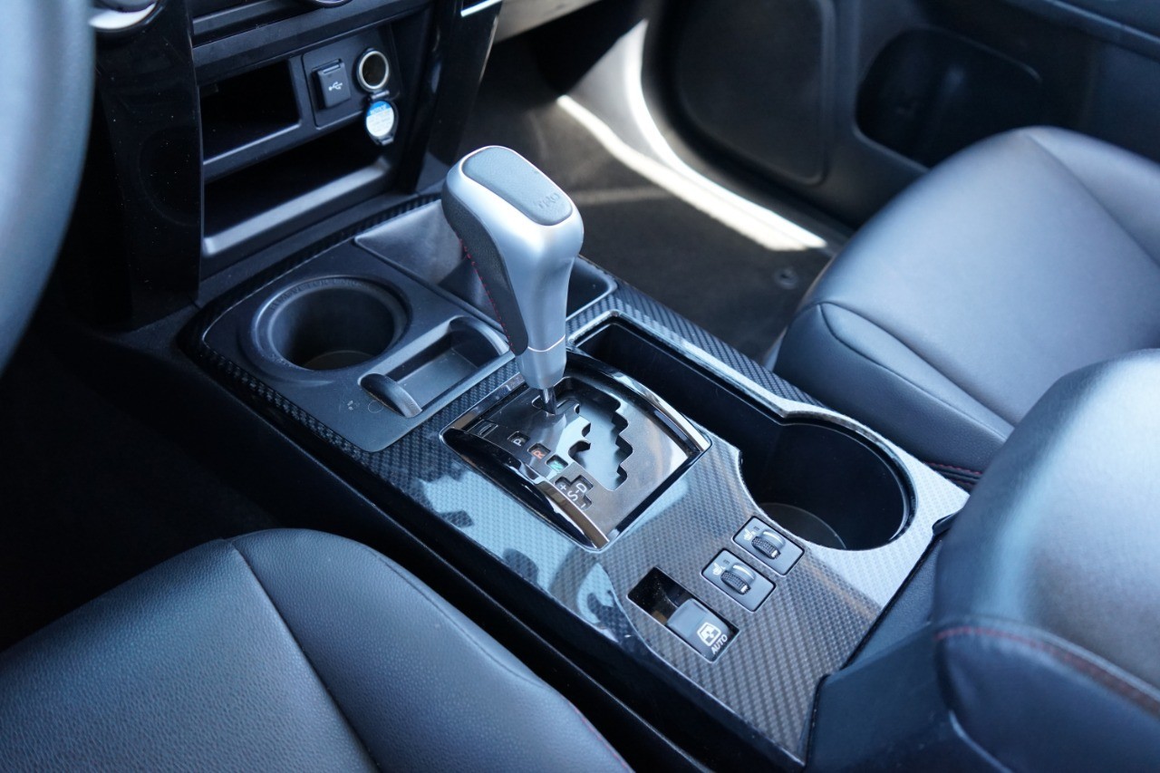 2021 Toyota 4Runner TRD Off Road Premium 4WD (Natl photo