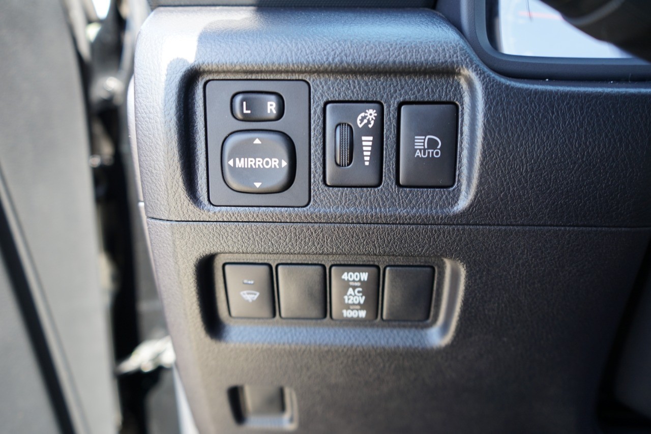 2021 Toyota 4Runner TRD Off Road Premium 4WD (Natl photo