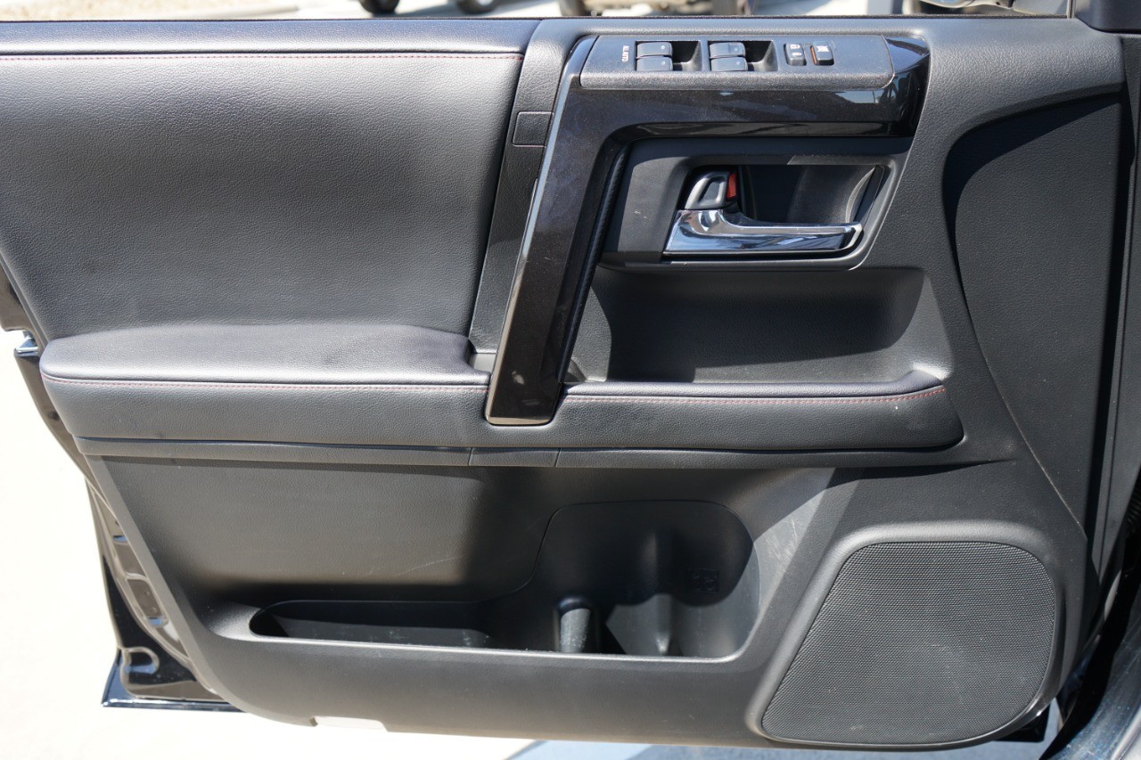 2021 Toyota 4Runner TRD Off Road Premium 4WD (Natl photo
