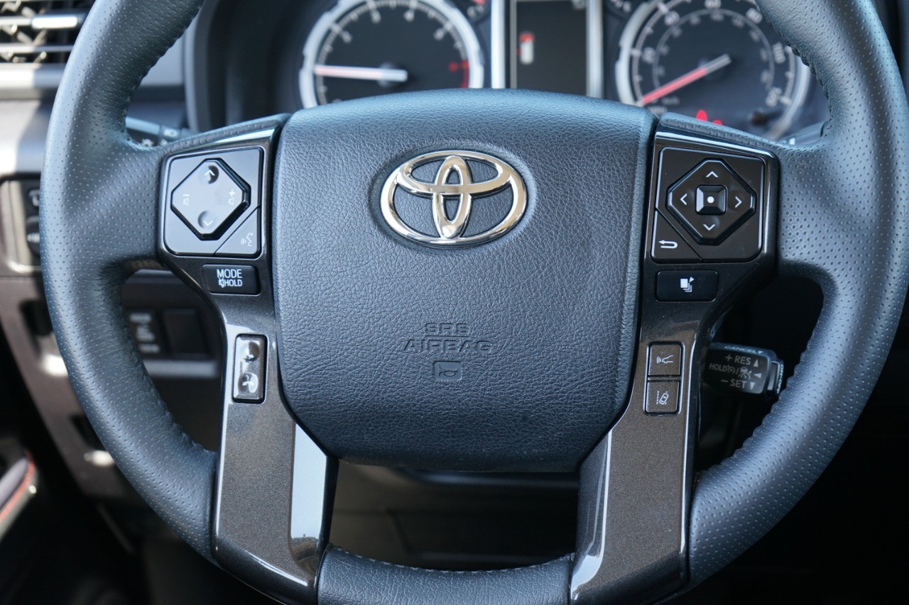 2021 Toyota 4Runner TRD Off Road Premium 4WD (Natl photo