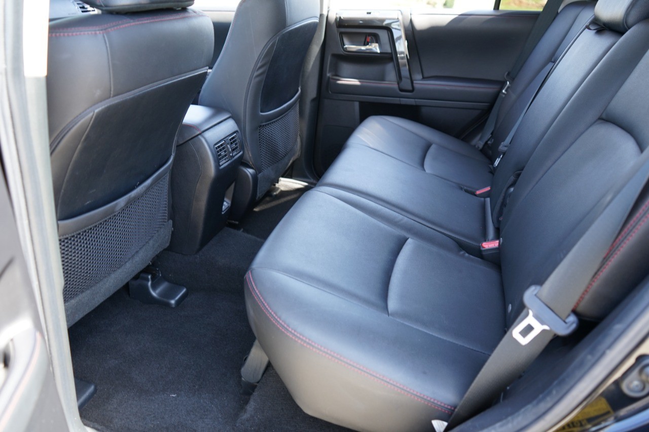 2021 Toyota 4Runner TRD Off Road Premium 4WD (Natl photo