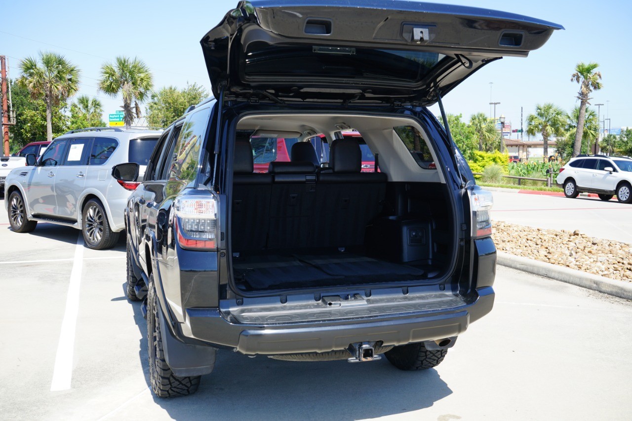 2021 Toyota 4Runner TRD Off Road Premium 4WD (Natl photo