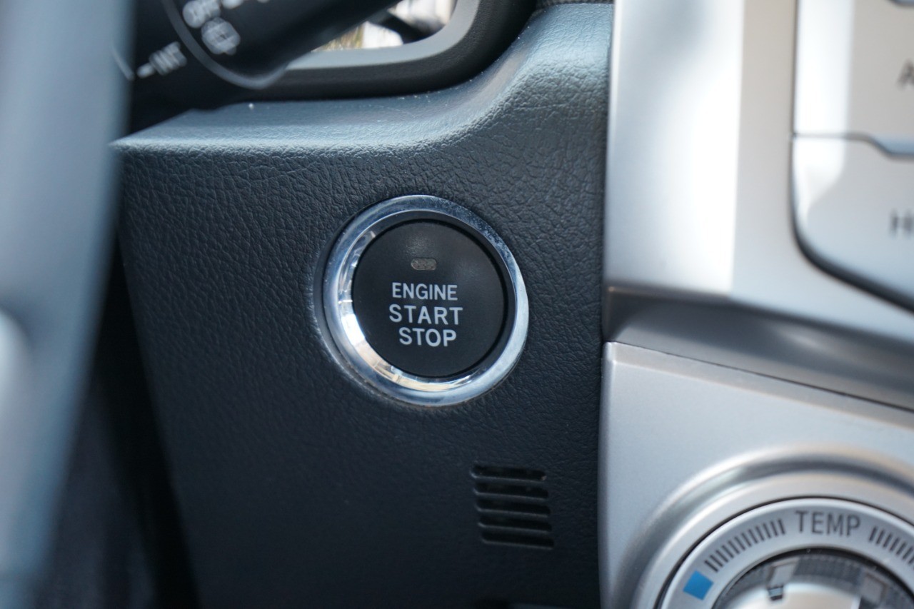 2017 Toyota 4Runner Limited 2WD (Natl) photo