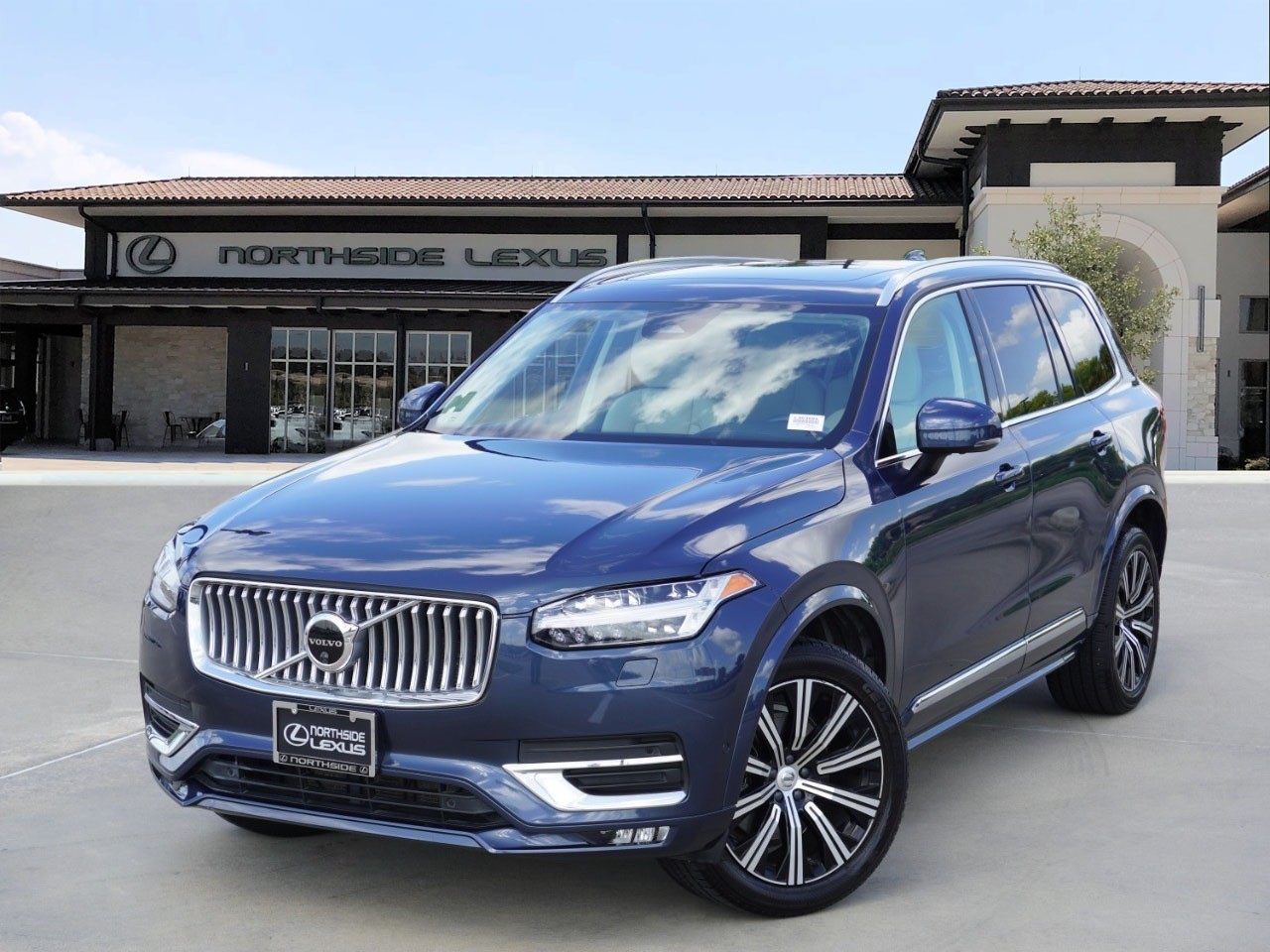 2023 Volvo XC90 B6 Plus Bright Theme 7-Passenger AWD