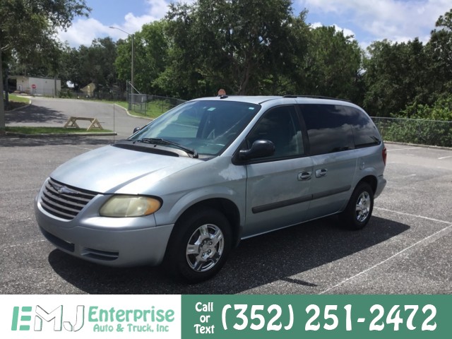 2005 Chrysler Town and Country Base
