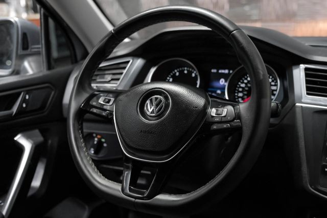 2021 Volkswagen Tiguan SE 4MOTION Sport Utility 4D photo