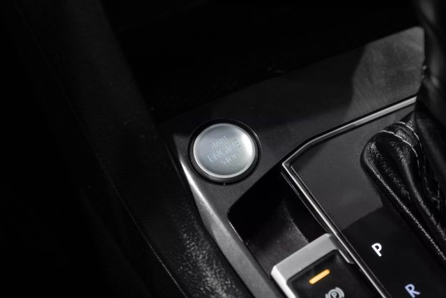 2021 Volkswagen Tiguan SE 4MOTION Sport Utility 4D photo