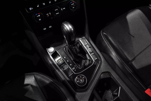 2021 Volkswagen Tiguan SE 4MOTION Sport Utility 4D photo