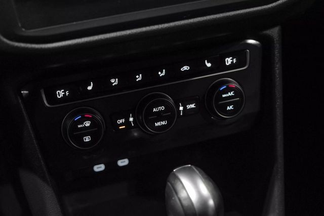 2021 Volkswagen Tiguan SE 4MOTION Sport Utility 4D photo