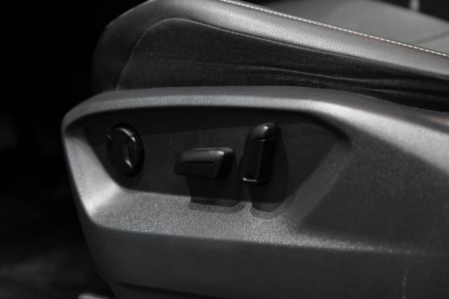 2021 Volkswagen Tiguan SE 4MOTION Sport Utility 4D photo