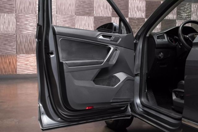 2021 Volkswagen Tiguan SE 4MOTION Sport Utility 4D photo
